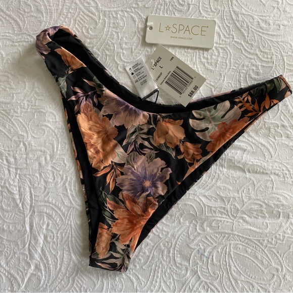 L*SPACE Camellia Bikini bottom - Picture 10 of 11